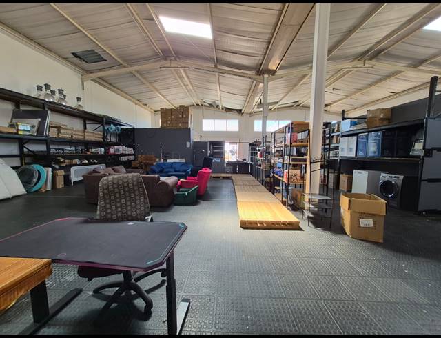 526M² WAREHOUSE TO LET IN BOLTONIA